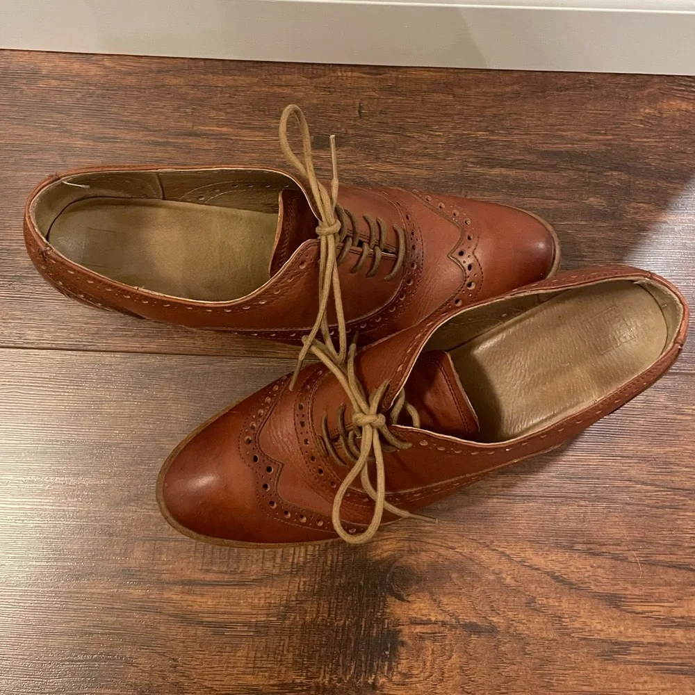 Frye Brown Leather Wingtip Lace-Up Heeled Oxfords - Picture 4 of 8